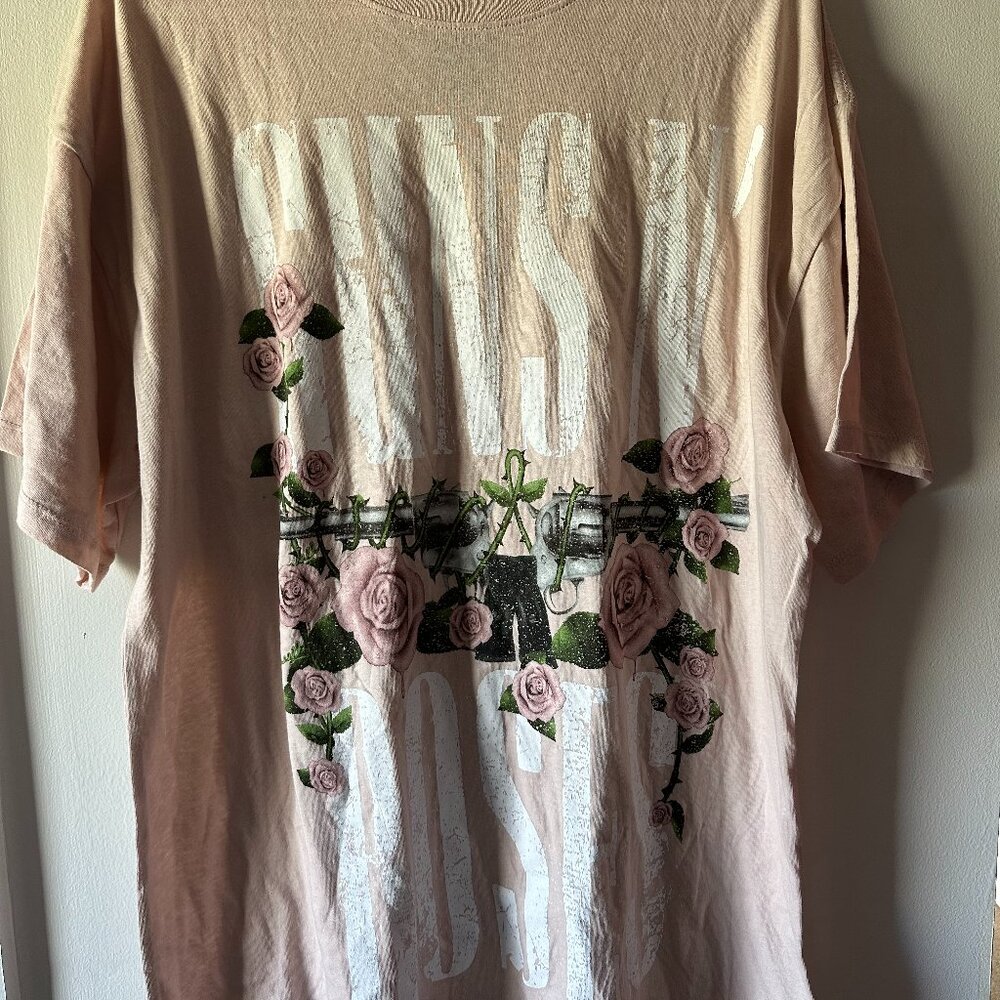NWT Guns N' Roses Officially Licensed Oversized T-Shirt - Pastel Pink, Small